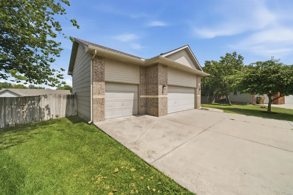 308 W Waterford Court Andover KS 67002