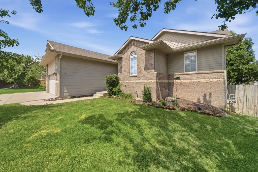 308 W Waterford Court Andover KS 67002