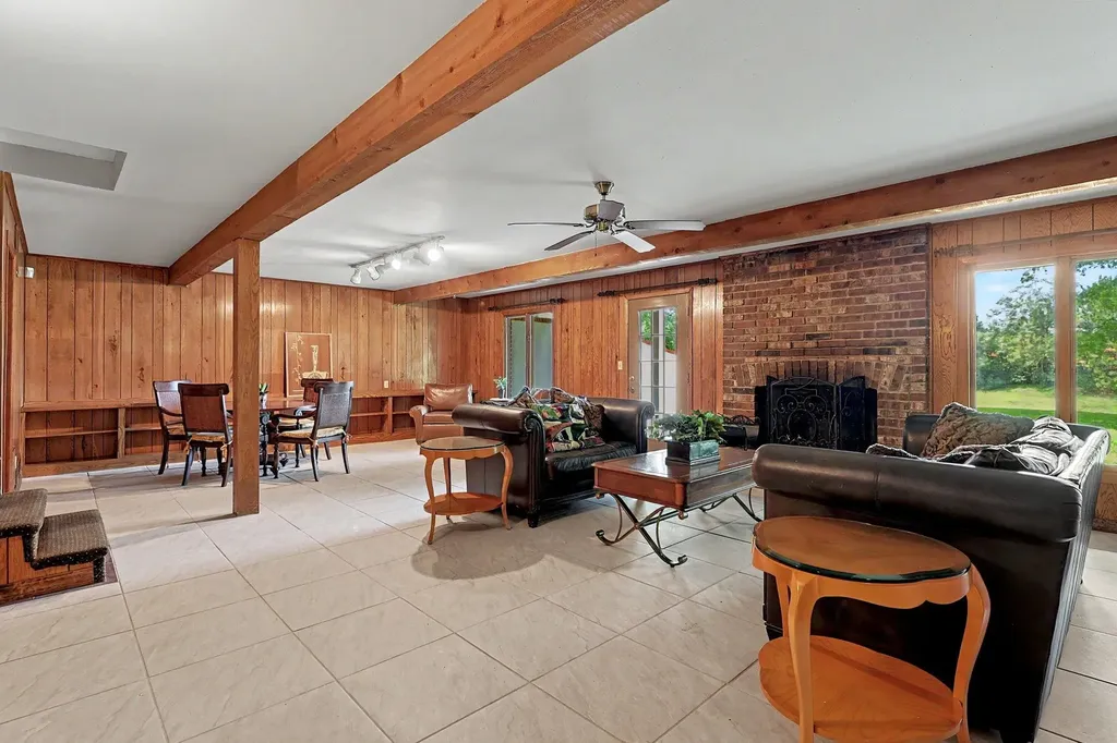 7810 E Pagent Lane Wichita KS 67206