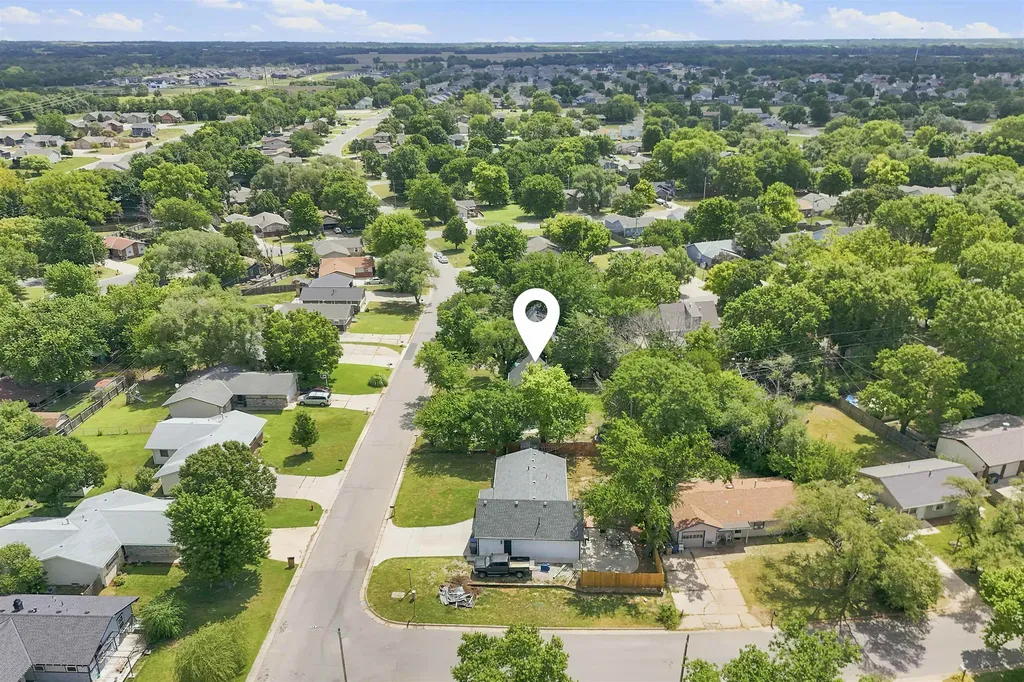 2013 E Fairchild Park City KS 67219