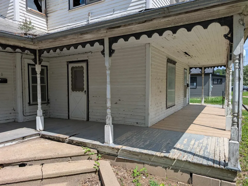 731 Bluff Augusta KS 67010