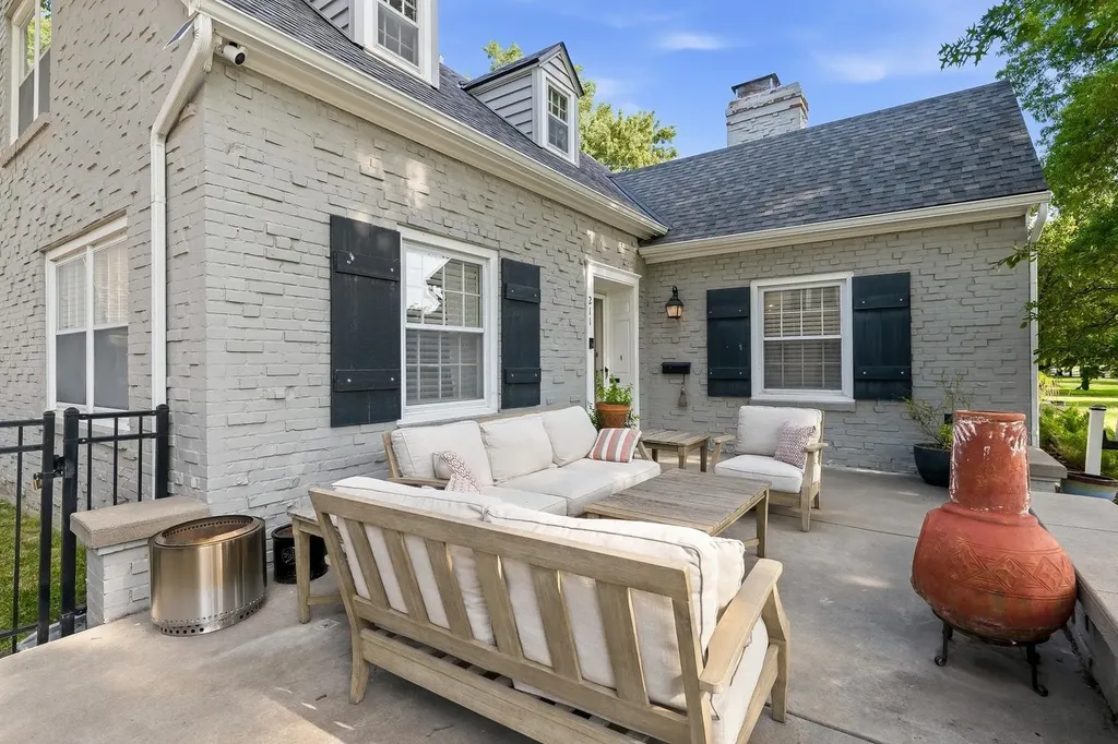 211 N Battin Avenue Wichita KS 67208