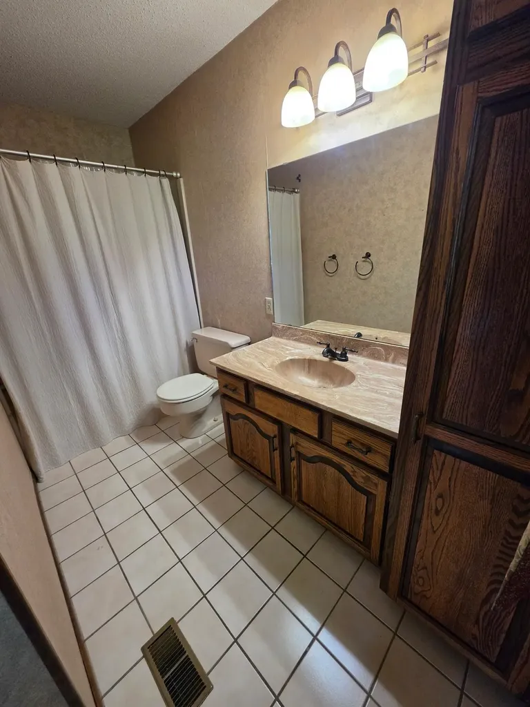 1009 Ruth Ann Drive Dodge City KS 67801