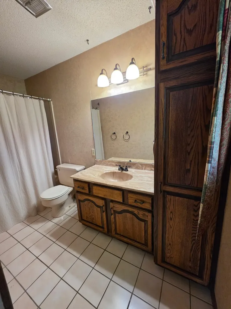 1009 Ruth Ann Drive Dodge City KS 67801