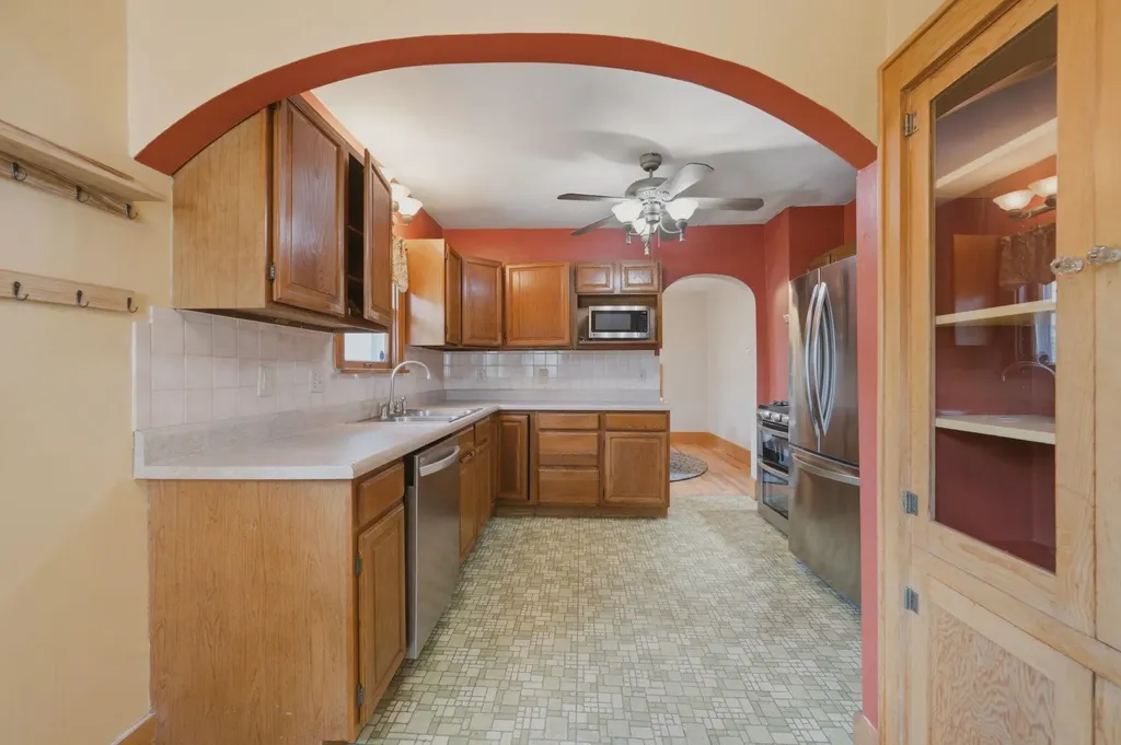 924 N Amidon Avenue Wichita KS 67203-3113