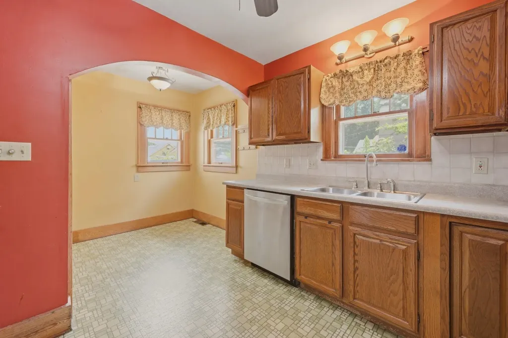 924 N Amidon Avenue Wichita KS 67203-3113