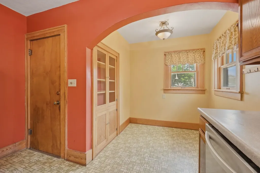 924 N Amidon Avenue Wichita KS 67203-3113