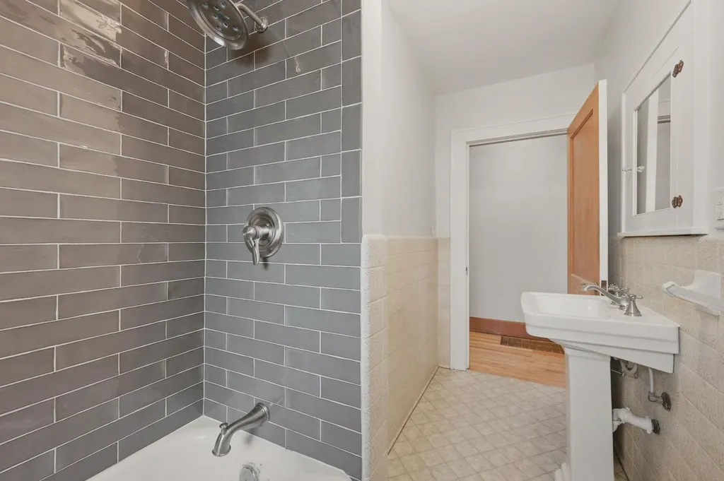 924 N Amidon Avenue Wichita KS 67203-3113