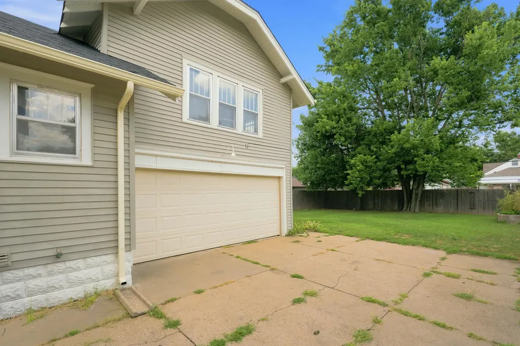 924 N Amidon Avenue Wichita KS 67203-3113