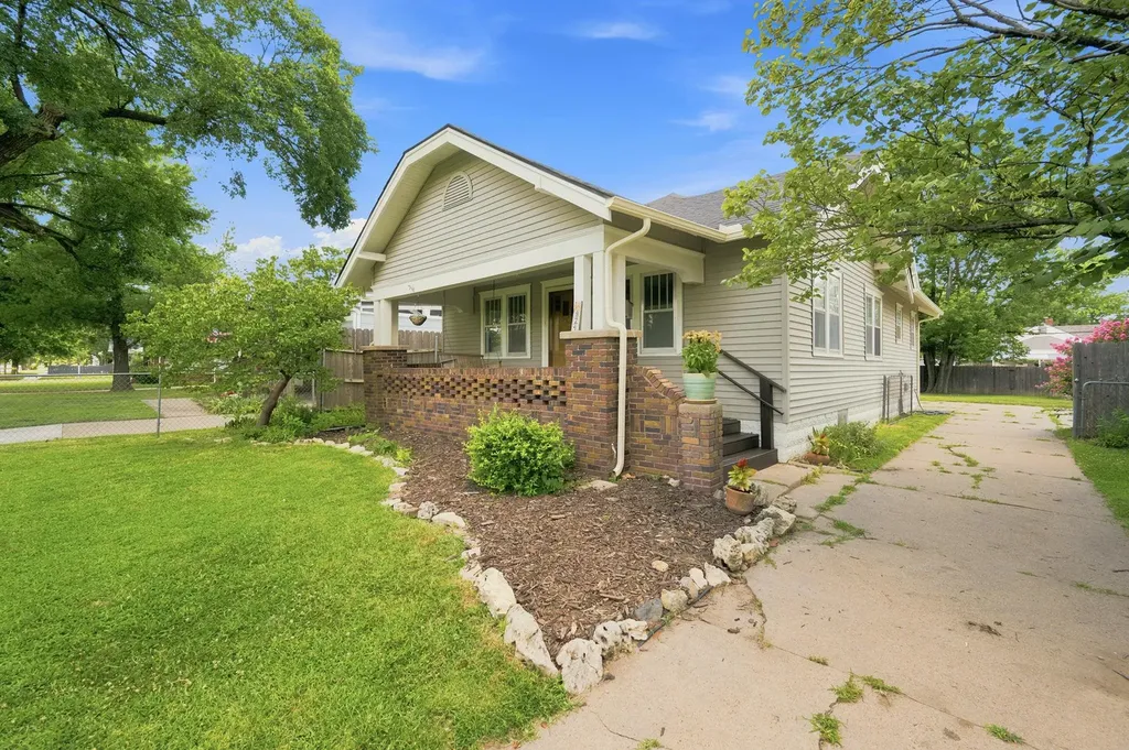 924 N Amidon Avenue Wichita KS 67203-3113