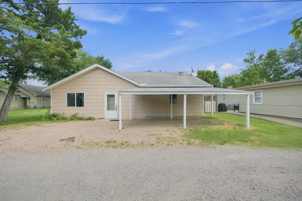311 N Garfield Street Cheney KS 67025