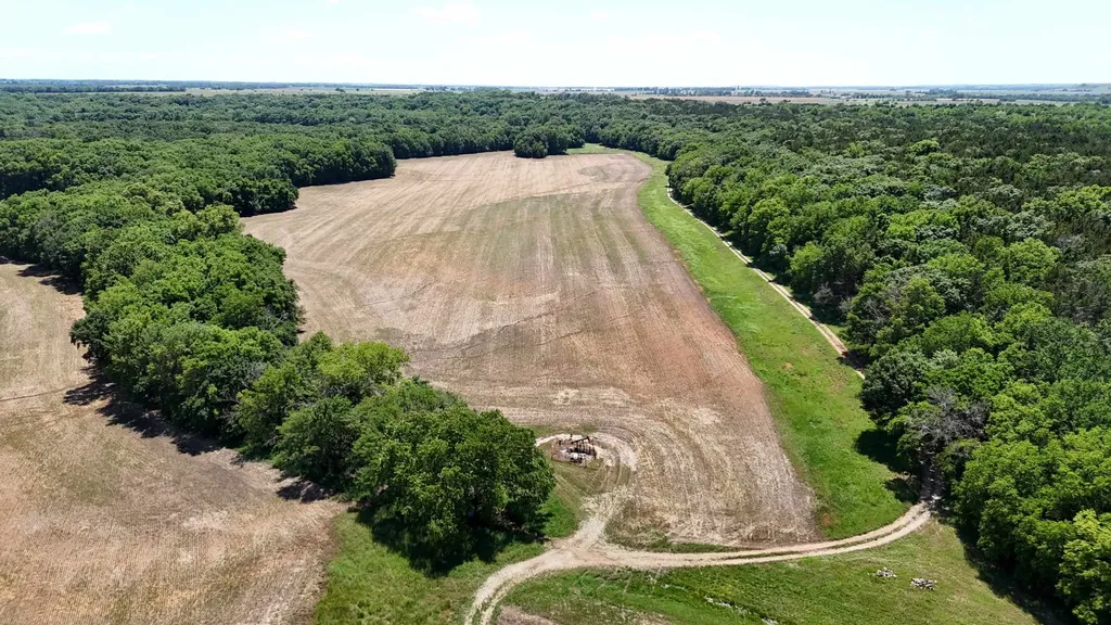 8749 700 Road Fredonia KS 66736