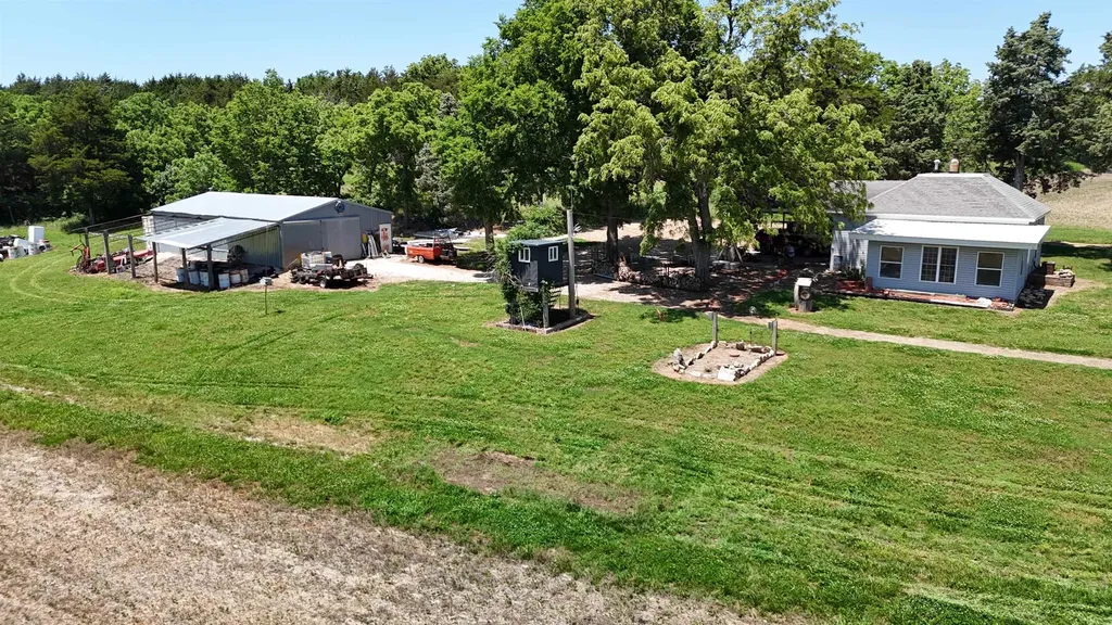 8749 700 Road Fredonia KS 66736