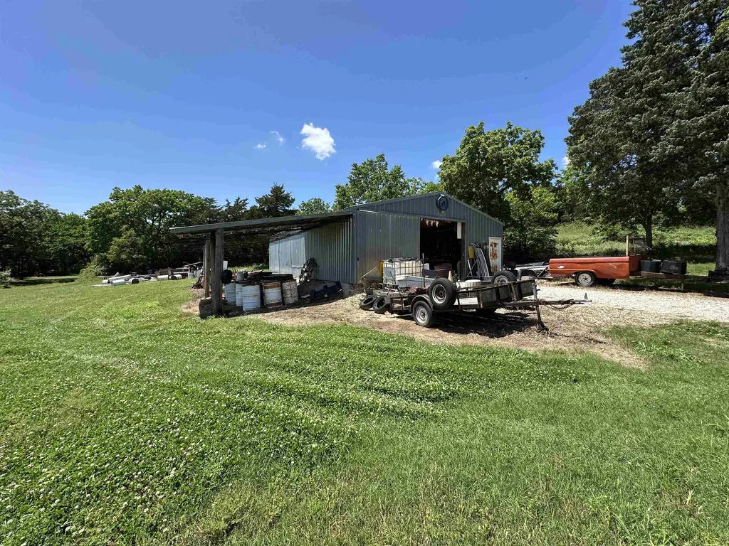 8749 700 Road Fredonia KS 66736