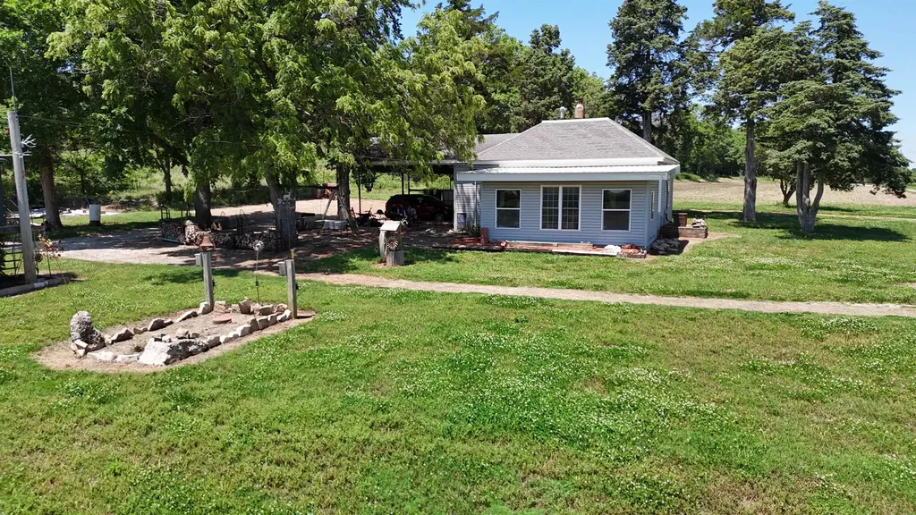 8749 700 Road Fredonia KS 66736