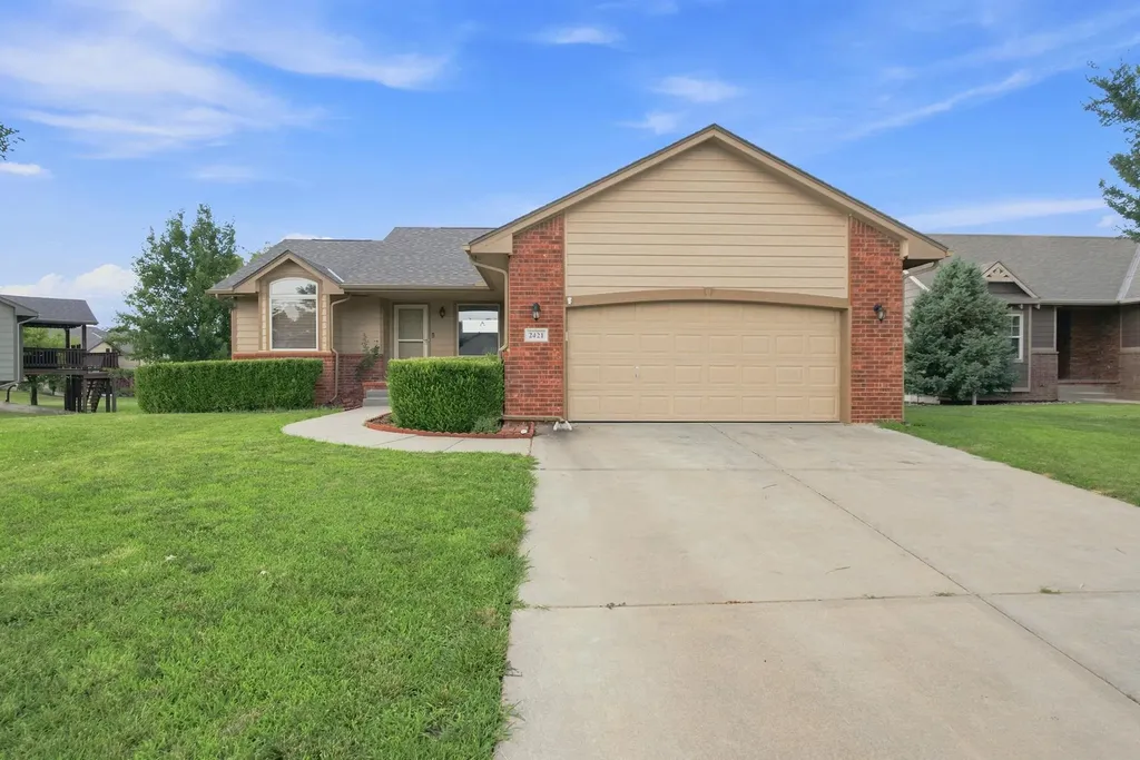 Andover KS, 2421 N Fieldstone Street