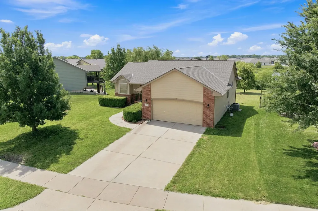 2421 N Fieldstone Street Andover KS 67002