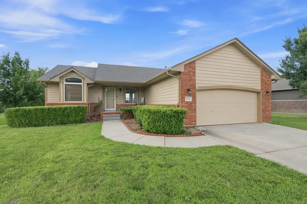 2421 N Fieldstone Street Andover KS 67002