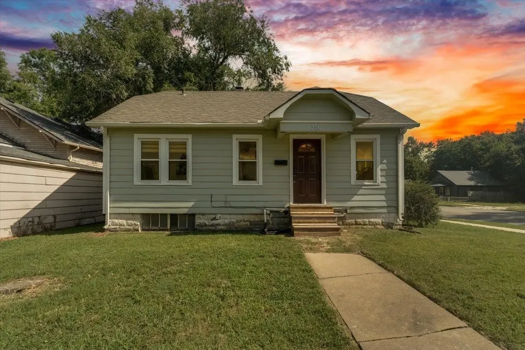 350 E Clark Avenue Augusta KS 67010