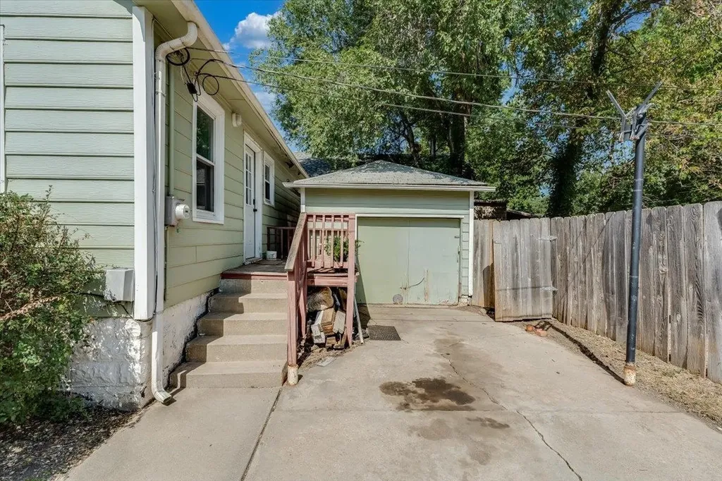 350 E Clark Avenue Augusta KS 67010