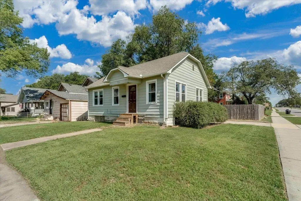 350 E Clark Avenue Augusta KS 67010