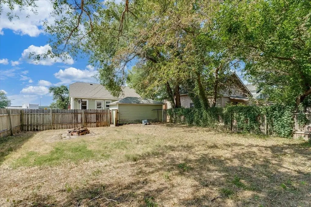 350 E Clark Avenue Augusta KS 67010