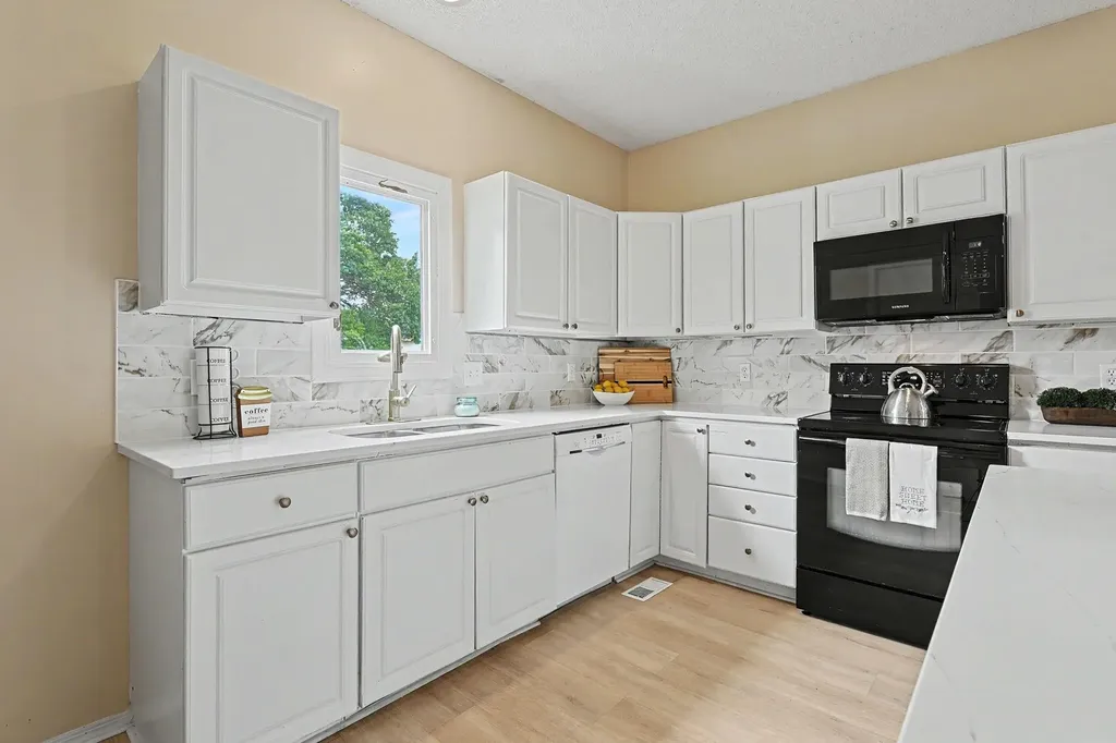 4260 N Rushwood Court Bel Aire KS 67226-1462