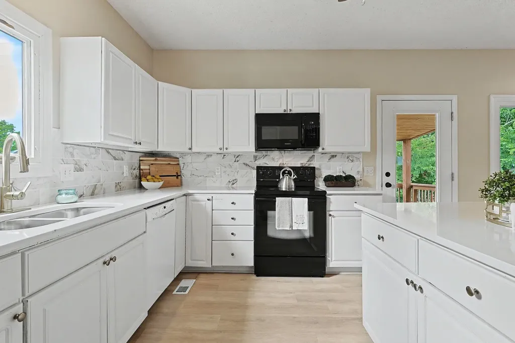 4260 N Rushwood Court Bel Aire KS 67226-1462