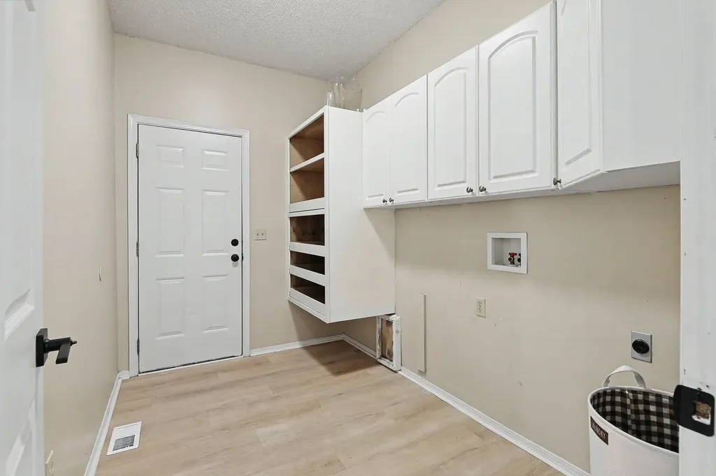 4260 N Rushwood Court Bel Aire KS 67226-1462