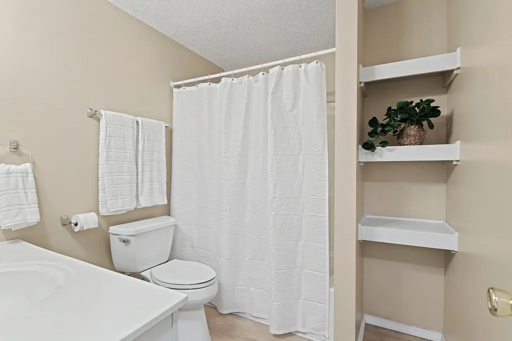 4260 N Rushwood Court Bel Aire KS 67226-1462