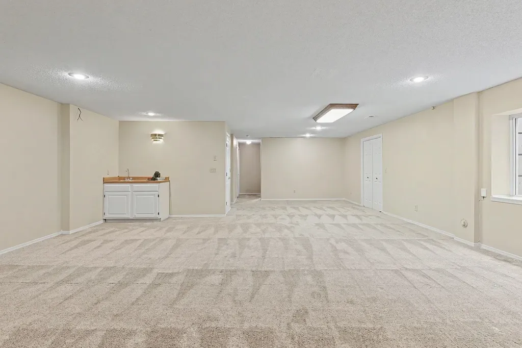 4260 N Rushwood Court Bel Aire KS 67226-1462