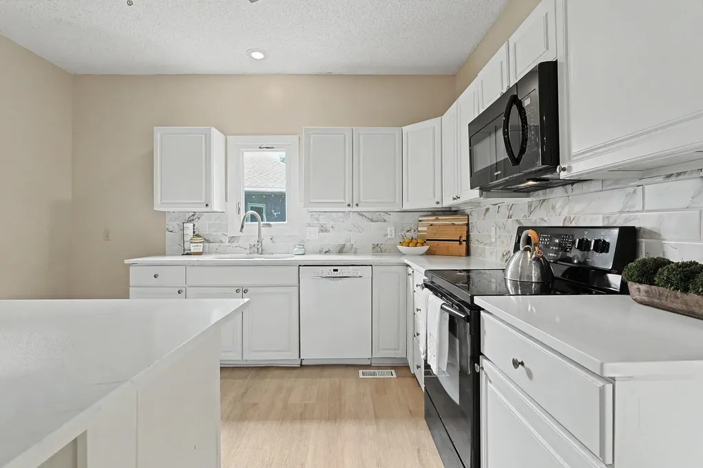 4260 N Rushwood Court Bel Aire KS 67226-1462