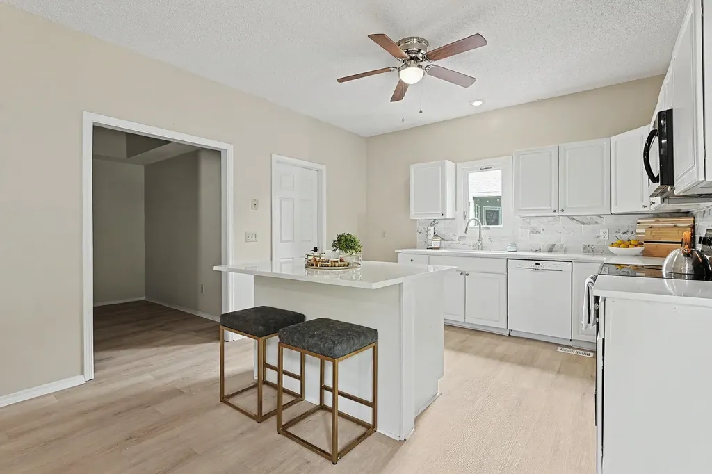 4260 N Rushwood Court Bel Aire KS 67226-1462