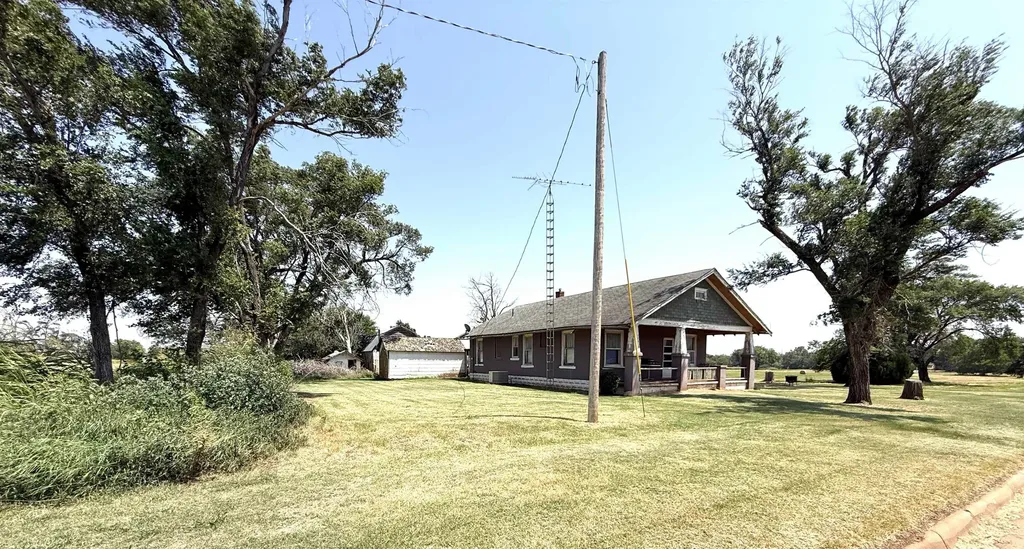 1003 N Springfield Avenue Anthony KS 67003