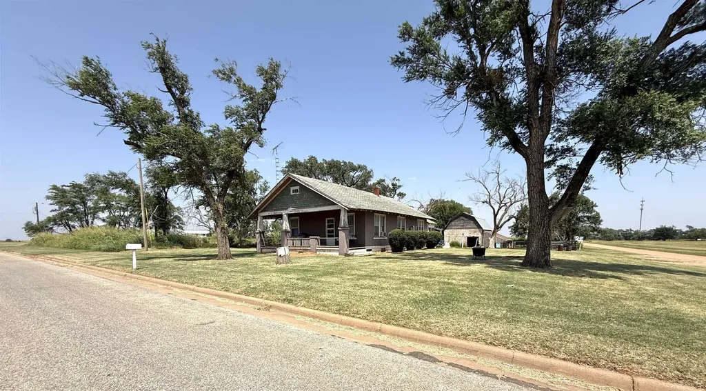 1003 N Springfield Avenue Anthony KS 67003