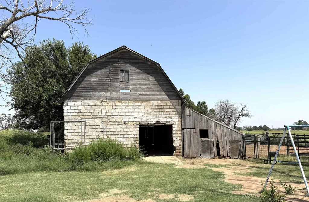 1003 N Springfield Avenue Anthony KS 67003