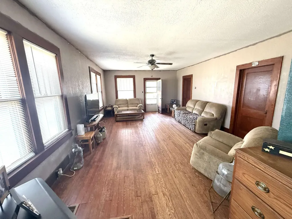1003 N Springfield Avenue Anthony KS 67003