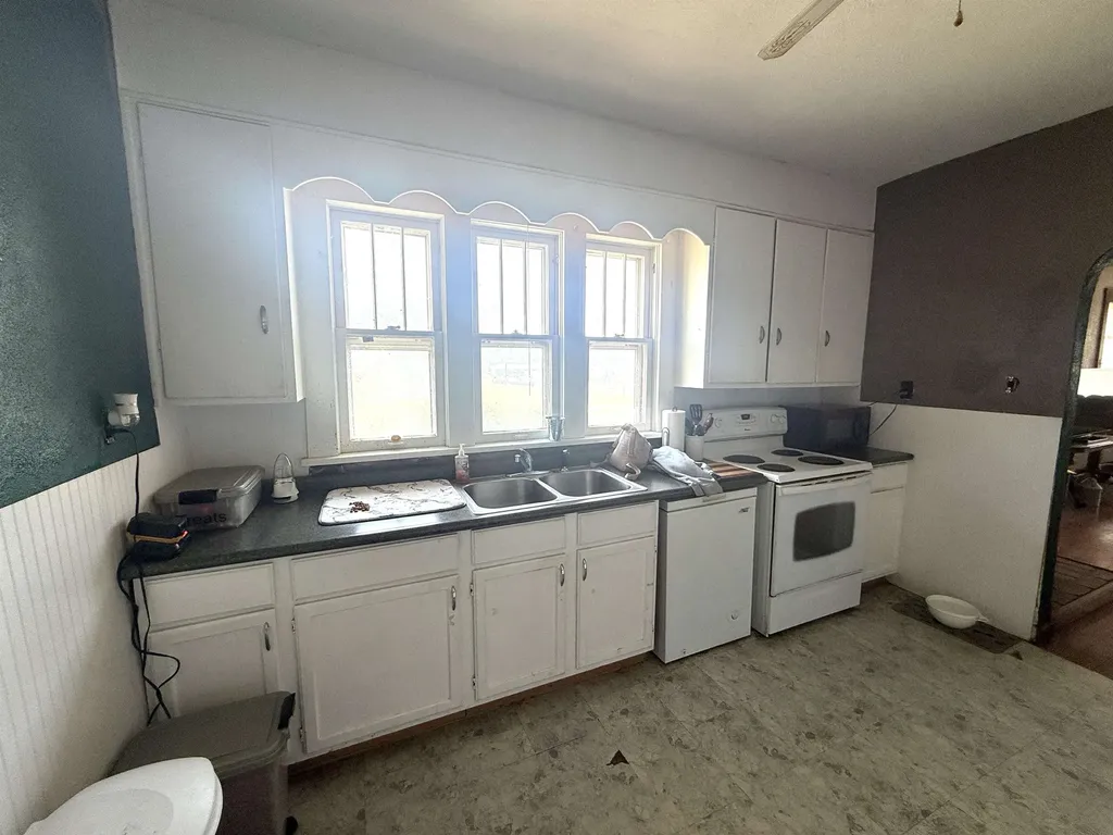 1003 N Springfield Avenue Anthony KS 67003