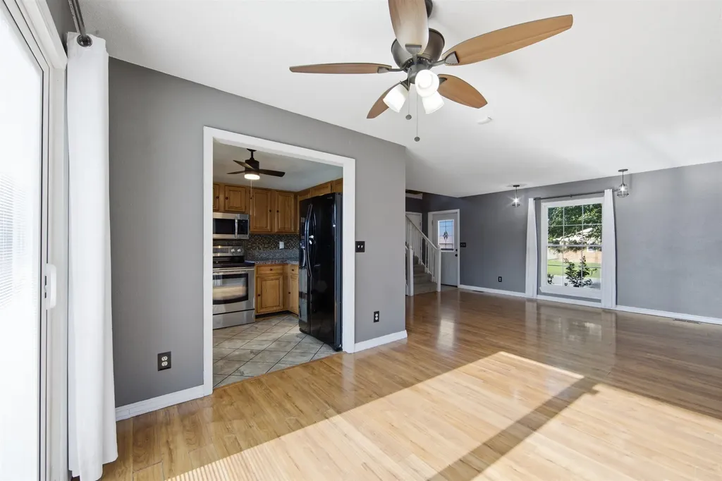 1209 N Morris Rose Hill KS 67133