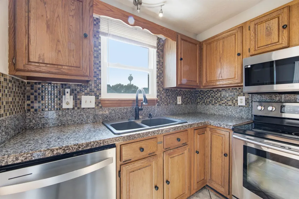 1209 N Morris Rose Hill KS 67133