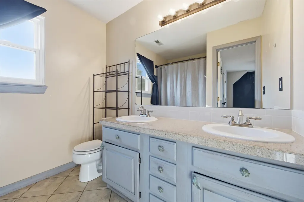 1209 N Morris Rose Hill KS 67133