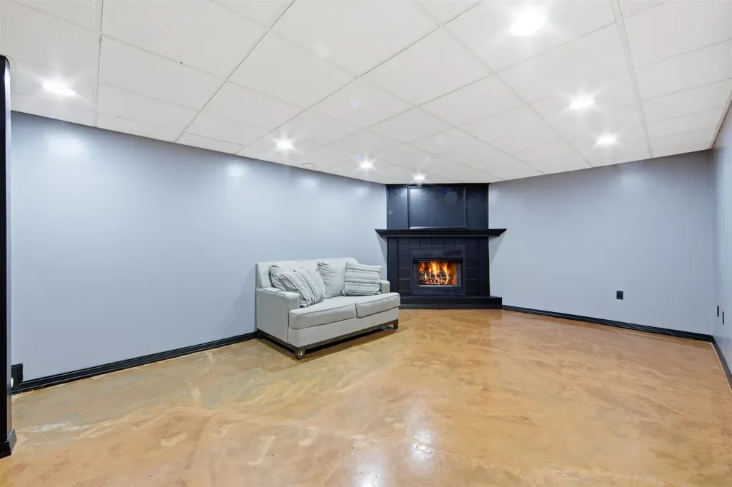 1209 N Morris Rose Hill KS 67133
