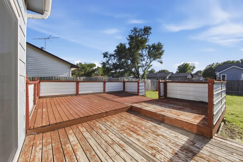 1209 N Morris Rose Hill KS 67133