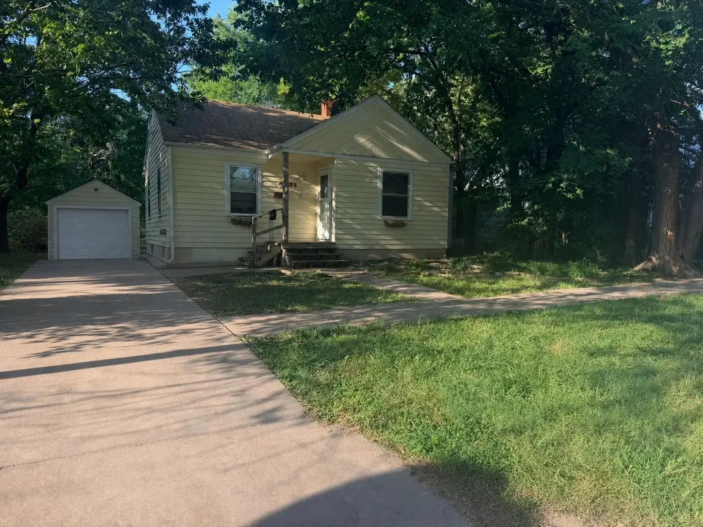 425 E 2nd Street Newton KS 67114