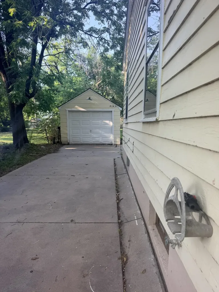 425 E 2nd Street Newton KS 67114