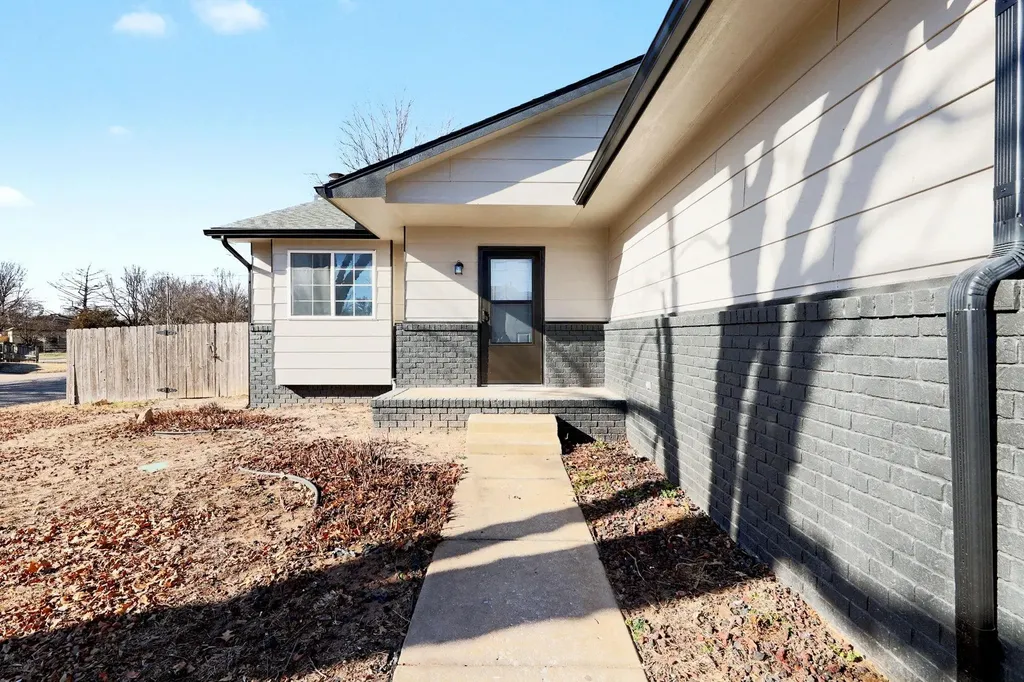 1813 N Pine Grove Street Wichita KS 67212
