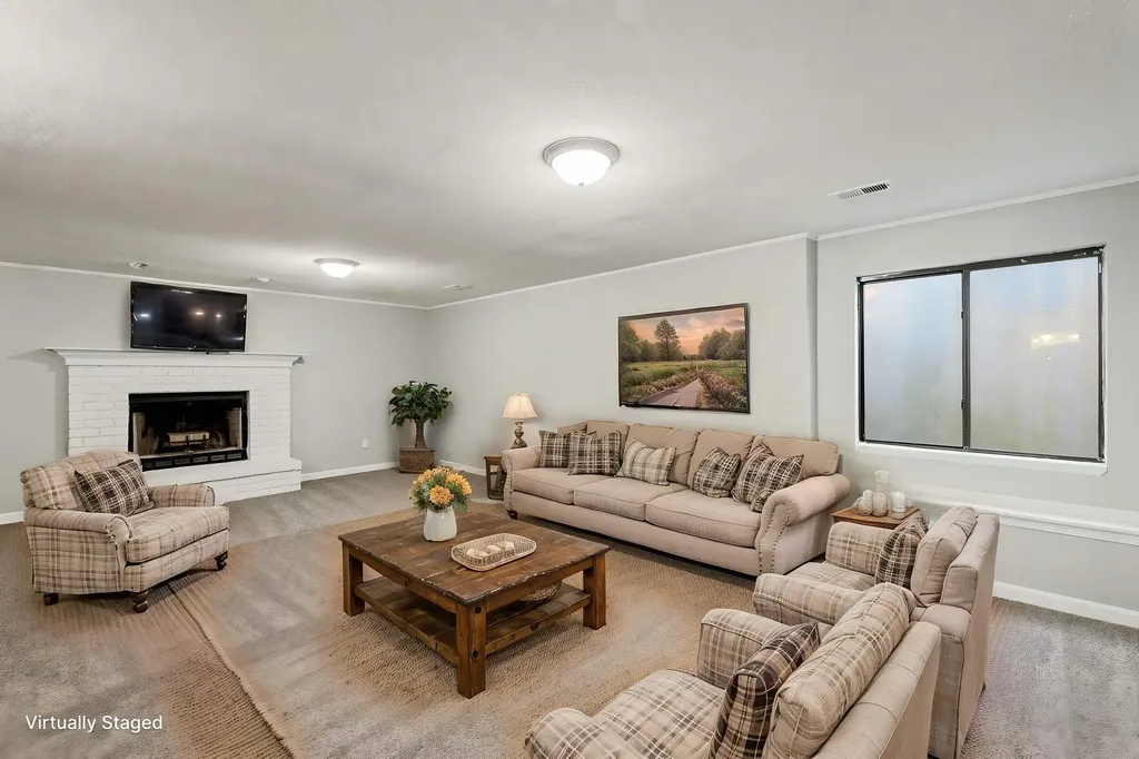 1813 N Pine Grove Street Wichita KS 67212