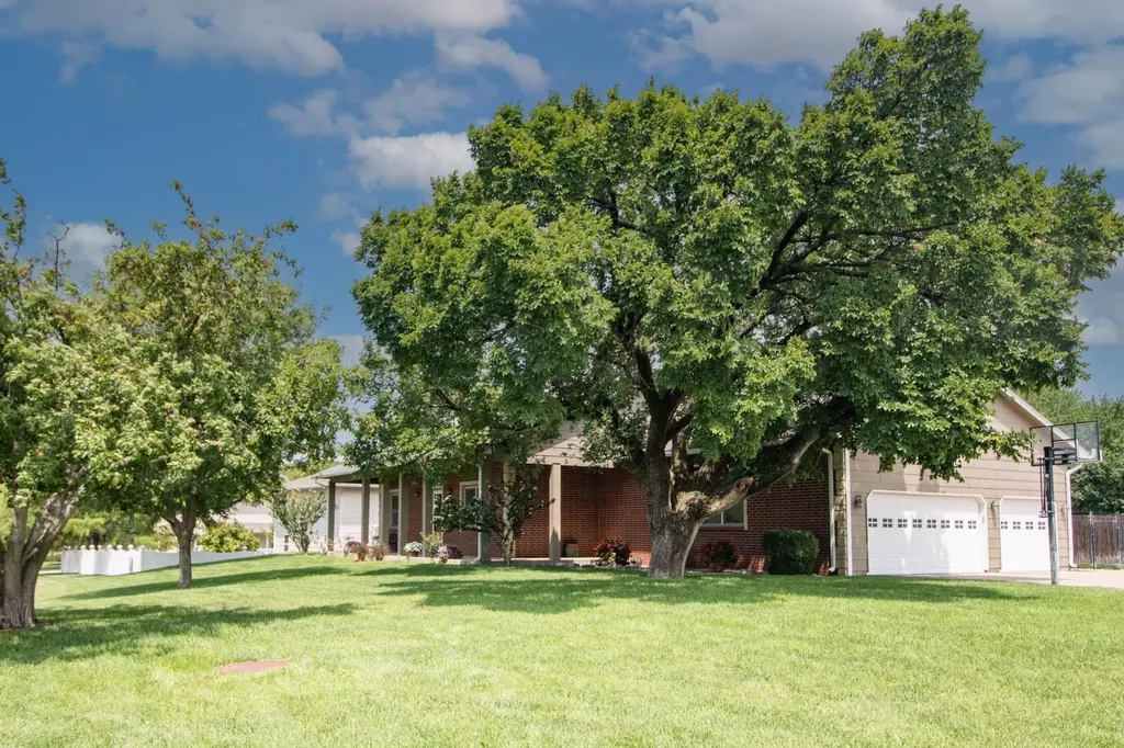 114 W Woodland Court Mulvane KS 67110