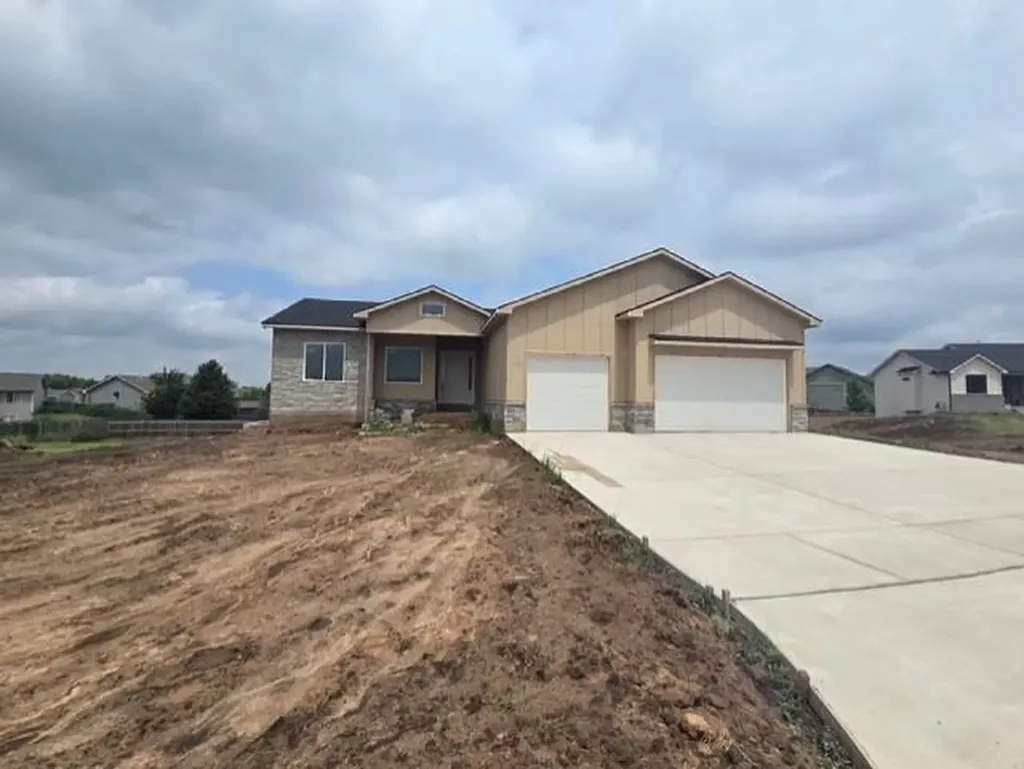 2910 E Burlington Circle Park City KS 67219