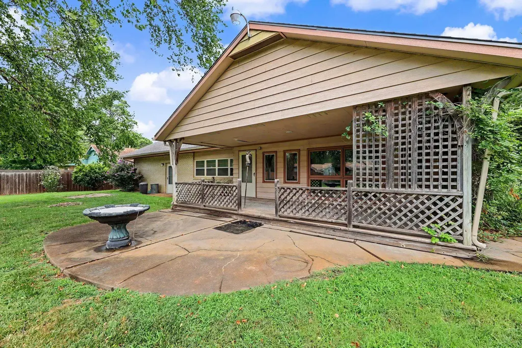 1901 W Nottingham Lane Wichita KS 67204